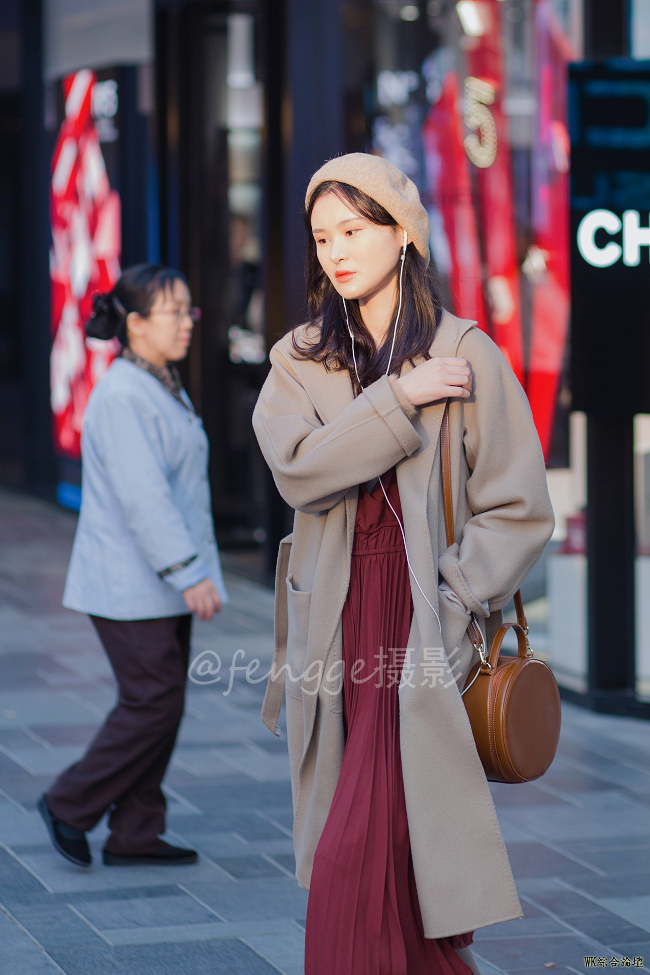 街拍：驼色贝雷帽搭配驼色大衣，最能凸显女性优雅气质-5.jpeg
