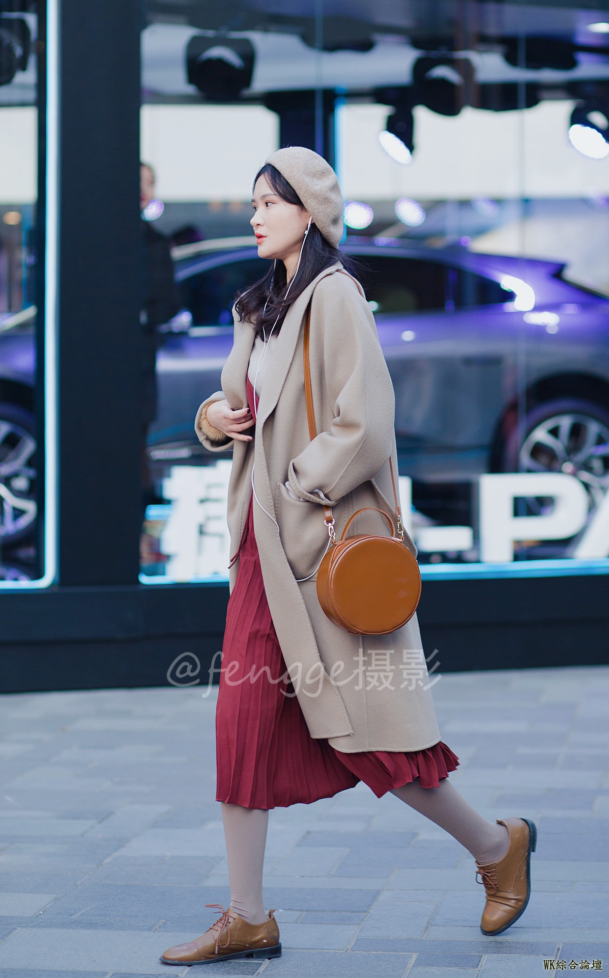 街拍：驼色贝雷帽搭配驼色大衣，最能凸显女性优雅气质-7.jpeg
