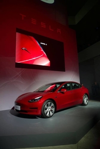 首頁  汽車新聞  Tesla Model 3在台發表亮相、國內導入3款車型售價155.99萬起！ Tesla Model 3在台發表亮相、國內導入3款車型售價155.99萬起！