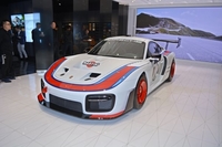 PORSCHE再出招，經銷商汎德永業打造全台首座Porsche Studio都會概念店(10p)