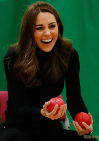 服了凯特王妃！穿紧身衣打网球居然不丑，网友：这笑容点亮了全场